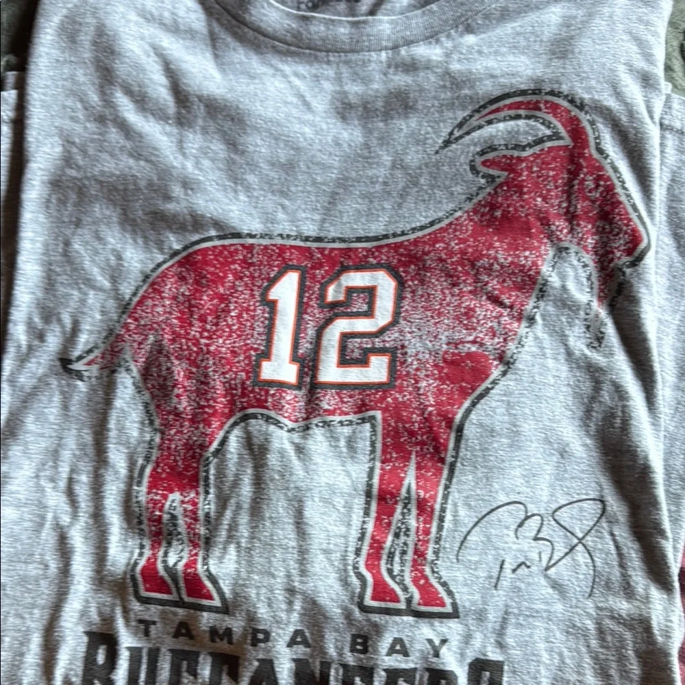 Tom Brady, Tampa Bay Buccaneers T-shirts - Picture 2 of 9